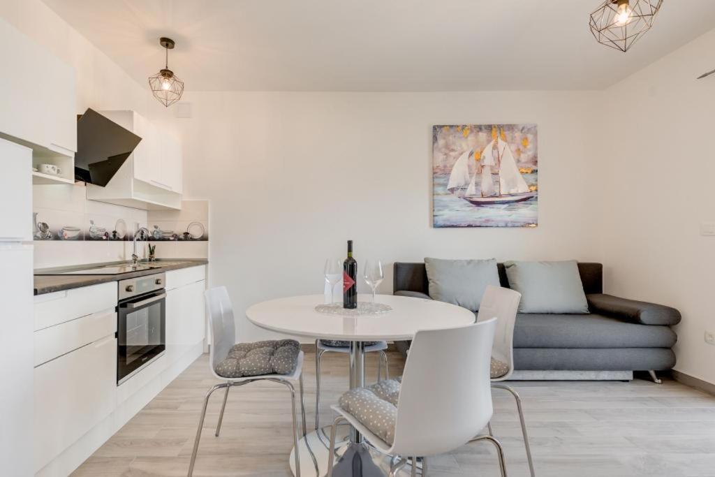 Ferienwohnung In Arbanija Mit Meerblick, Balkon, Klimaanlage, W-Lan 5137-1 Trogir Luaran gambar